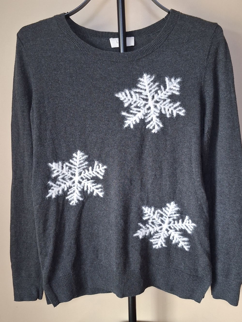 Loft Outlet Women’s Gray & White Snowflake Sweater; Size S